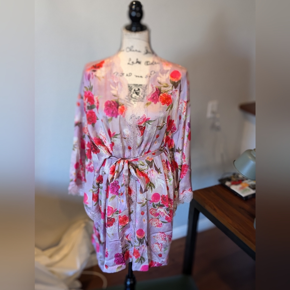 Victoria's Secret Floral Kimono Robe
